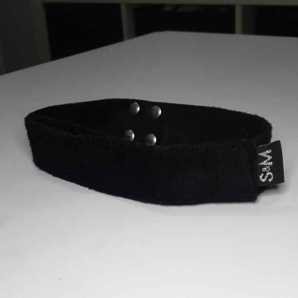 Black soft felt lock and key Velcro choker - Picture 11 of 15